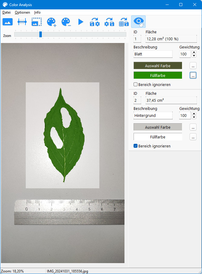 Color Analysis: Grünes Blatt mit Analysefarbe